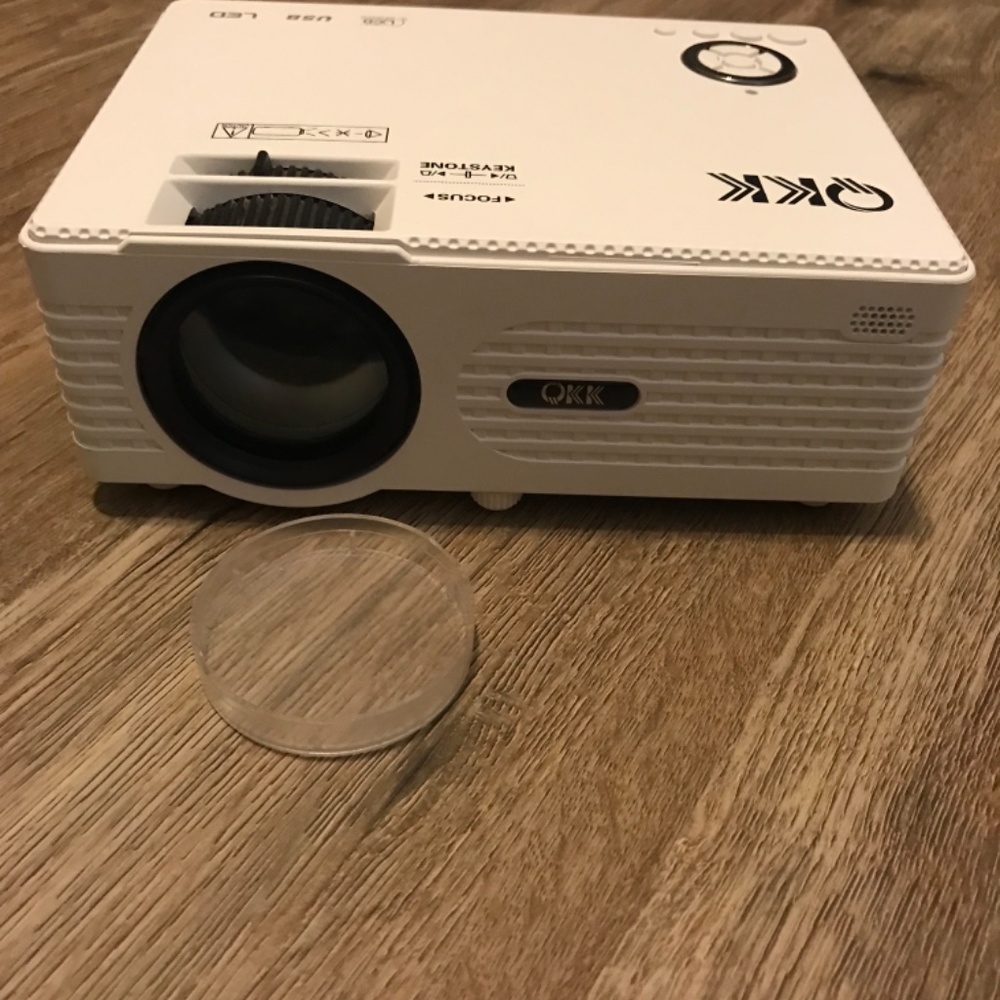 QKK Mini Projector - Picture 2 of 3